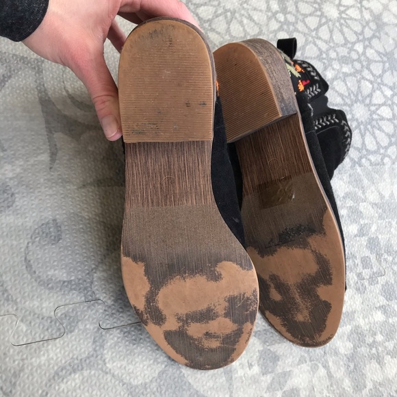 Open toe shoe booties fits like a 6 - Picture 5 of 5